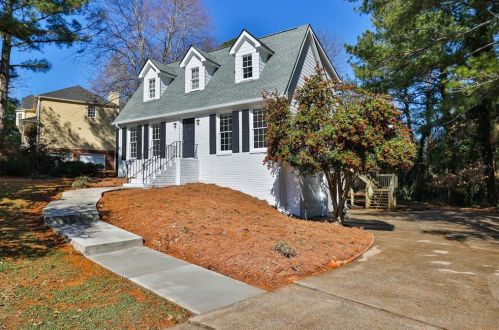 2113 Candlewood Ct, Marietta, GA 30066-4567