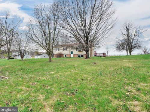 150 Valley Rd, New Schaefferstown, PA 19506-8687