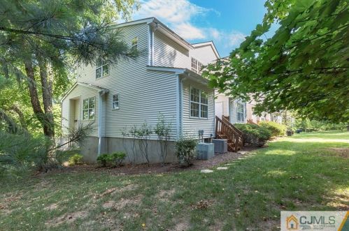 5 Garfield Way, Princeton NJ  08540-1669 exterior