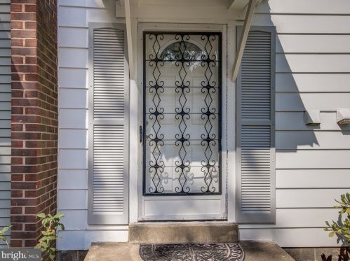 9408 Fairleigh Ct, Springfield VA  22015-1505 exterior