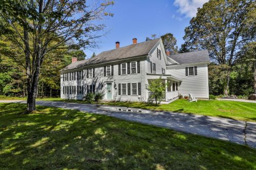 31 Mont Vernon Rd, Amherst, NH 03031-3323