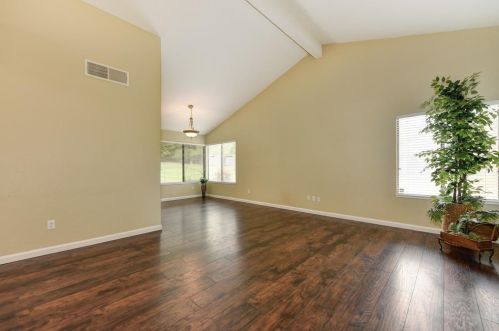 5921 Trajan Dr, Fair Oaks, CA 95628-2635