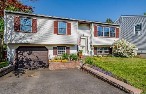15 Kent Ct, Middletown, CT 06457-4524