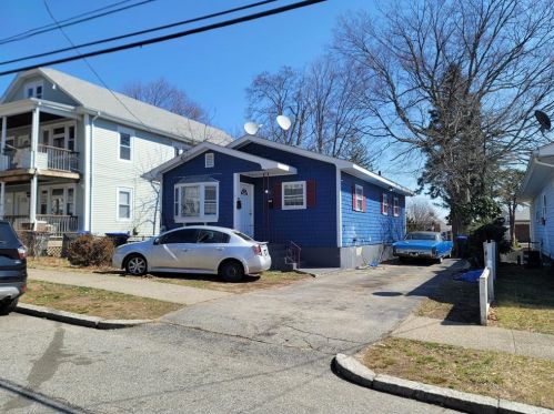 47 Huxley Ave, Providence, RI 02908-2856