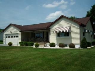 896 Riggles Gap Rd, Altoona, PA 16601-8804