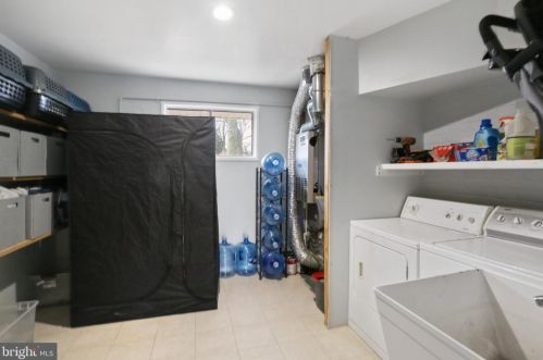 7204 Halifax Pl, Springfield VA  22150-3718 exterior