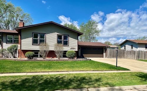15324 Alameda Ave, Oak Forest, IL 60452-1726