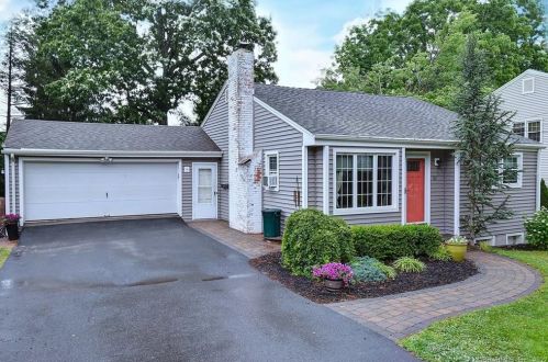 57 Linden St, Glastonbury, CT 06033-2230