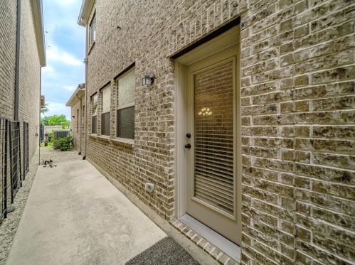 6731 Deleon St, Irving TX  75039-3437 exterior