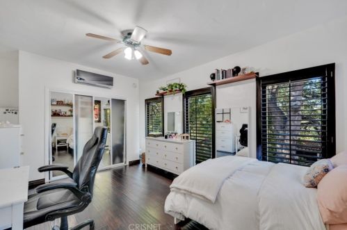 1664 Las Flores Dr, Glendale CA  91207-1200 exterior