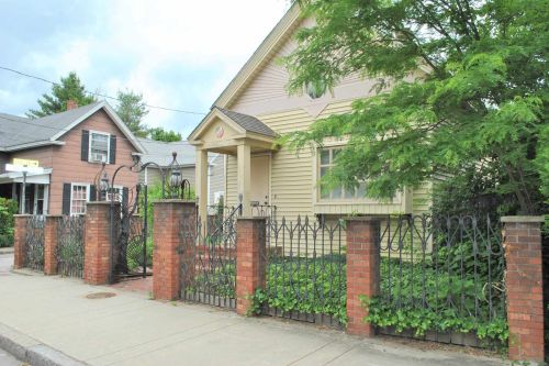 10 Harbor Ave, Nashua, NH 03060-3952