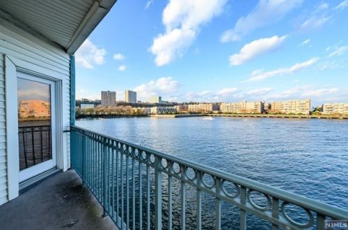 106 The Promenade, Edgewater NJ  07020-2103 exterior
