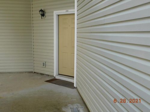 1351 Orchard Park Dr, Stone Mountain, GA 30083-1246