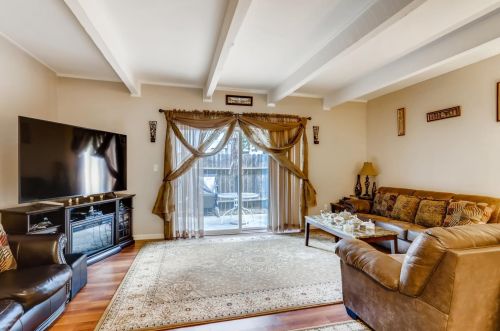6150 Shadow Ln, Citrus Heights, CA 95621-6046