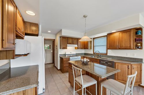 831 Shannon Dr, Crown Point IN  46307-8999 exterior