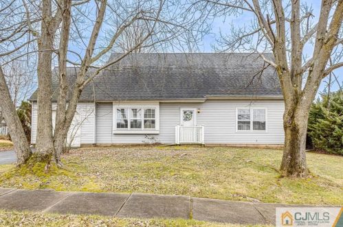 2 Patriot Ct, Edison, NJ 08820-1619