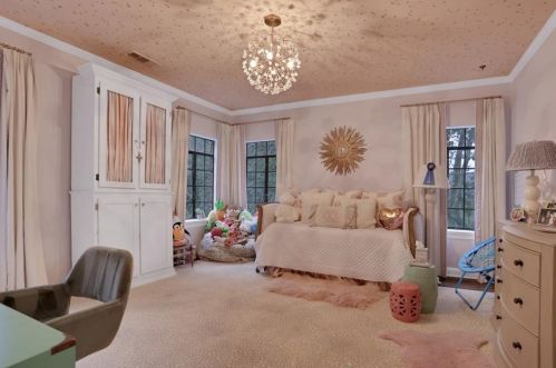 2488 Dellwood Dr, Atlanta GA  30305-4076 exterior