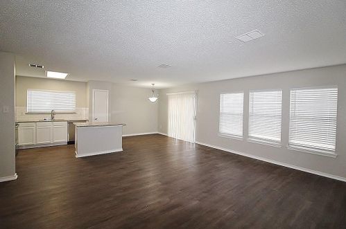 300 Rosewood Ln, Cedar Hill TX  75104-2932 exterior