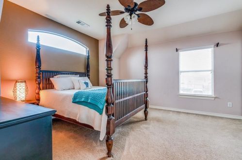 5329 Molasses Dr, Fort Worth TX  76179-8166 exterior