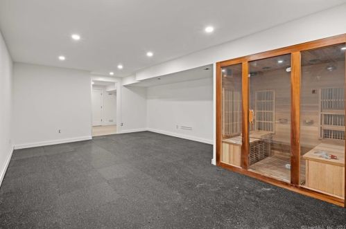 192 Sturges Ridge Rd, Wilton CT  06897-3236 exterior