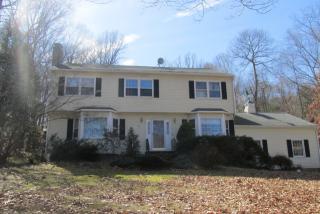 9 Round Hill Rd, Huntington, CT 06484-1689