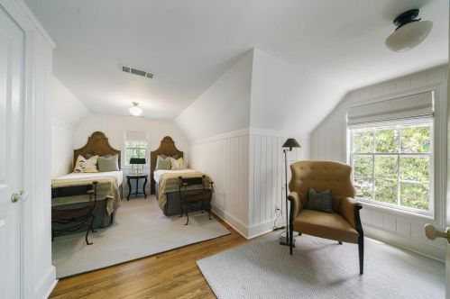 1574 Cave Rd, Atlanta GA  30327-3120 exterior
