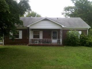 107 Main St, Springfield, TN 37172-2112
