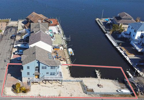 1108 Oahu Dr, Lacey, NJ 08731-4701