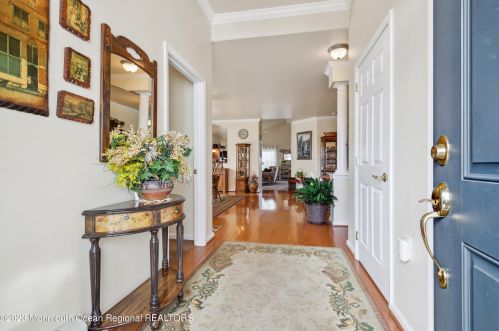 21 Margaux Dr, Lakehurst, NJ 08759-8103