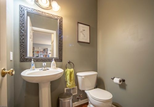 12 Scarlet Oak Dr, Princeton NJ  08540-4610 exterior