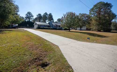 27 Spring Valley Dr, Klondike, GA 31036-7706