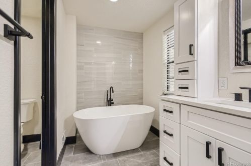 8526 Mineral Cir, Englewood CO 80112-2748 exterior