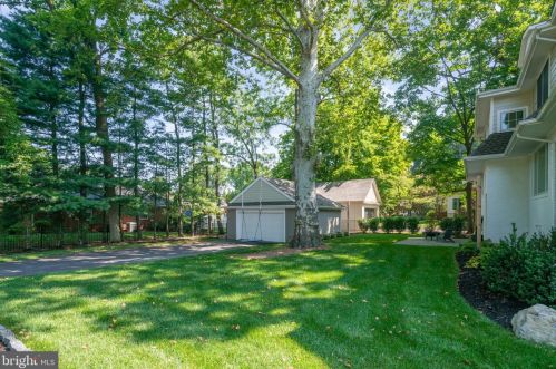 377 Kings Hwy, Tavistock NJ 08033-2004 exterior