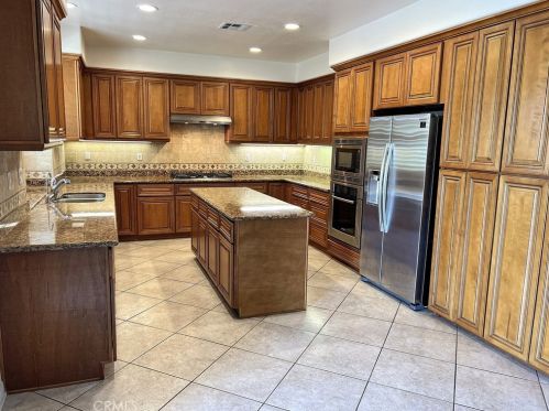 17317 Cross Creek Ln, Riverside, CA 92503-6700