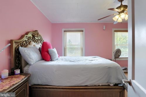 543 Strawberry St, Lancaster PA  17602-4466 exterior