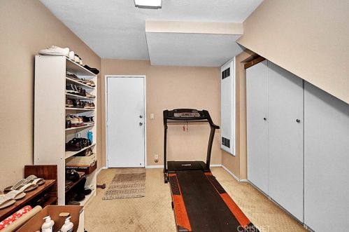 13825 Victory Blvd, Van Nuys CA  91401 exterior