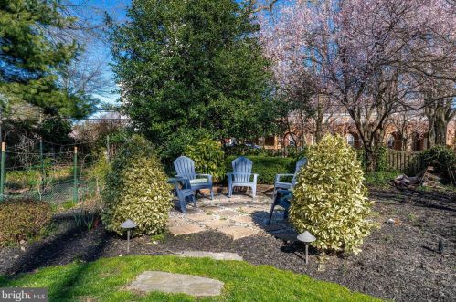 114 Kings Hwy, Tavistock NJ 08033-1981 exterior