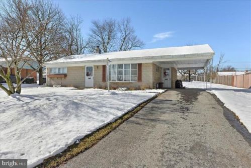2433 Berkshire Ln, York, PA 17315-4613