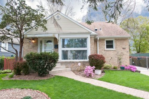 235 Nordica Ave, Glenview, IL 60025-5015