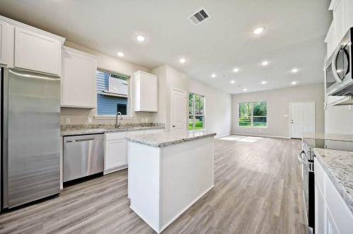 10410 Royal Magnolia Dr, Conroe TX  77303-2748 exterior