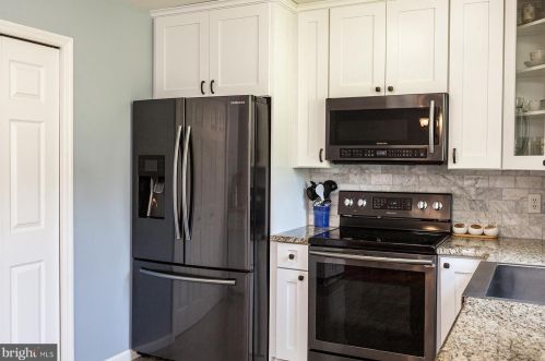 673 Royal Vw Dr, Lancaster PA  17601-2873 exterior