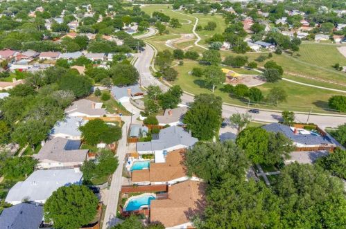 2049 Christie Ln, Carrollton TX 75007-3509 exterior