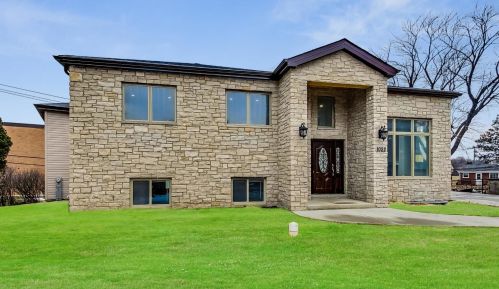 1022 Castle Dr, Glenview, IL 60025-2402