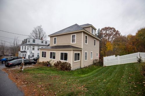 6 Abbott St, Derry, NH 03038-2051