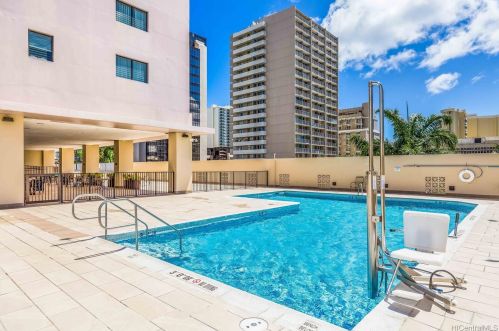 2240 Kuhio Ave, Honolulu HI  96815-2898 exterior