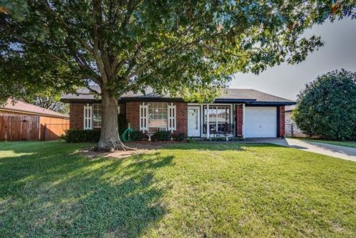 613 Saddle Dr, Midlothian, TX 76065-3647