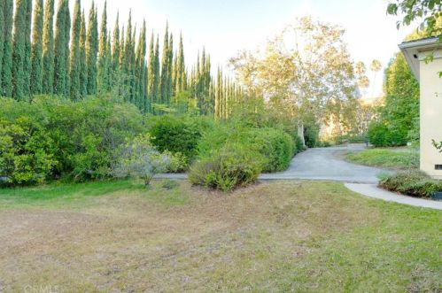 1628 La Loma Dr, Santa Ana CA 92705-3078 exterior