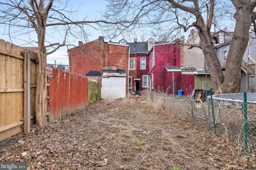 551 Howard Ave, Lancaster PA  17602-4421 exterior