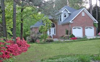 7801 Mendi Ct, Raleigh, NC 27606-9585