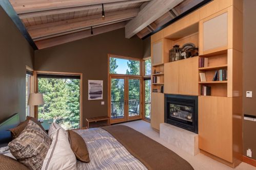 1721 Grouse Rdg, Truckee CA  96161-4033 exterior